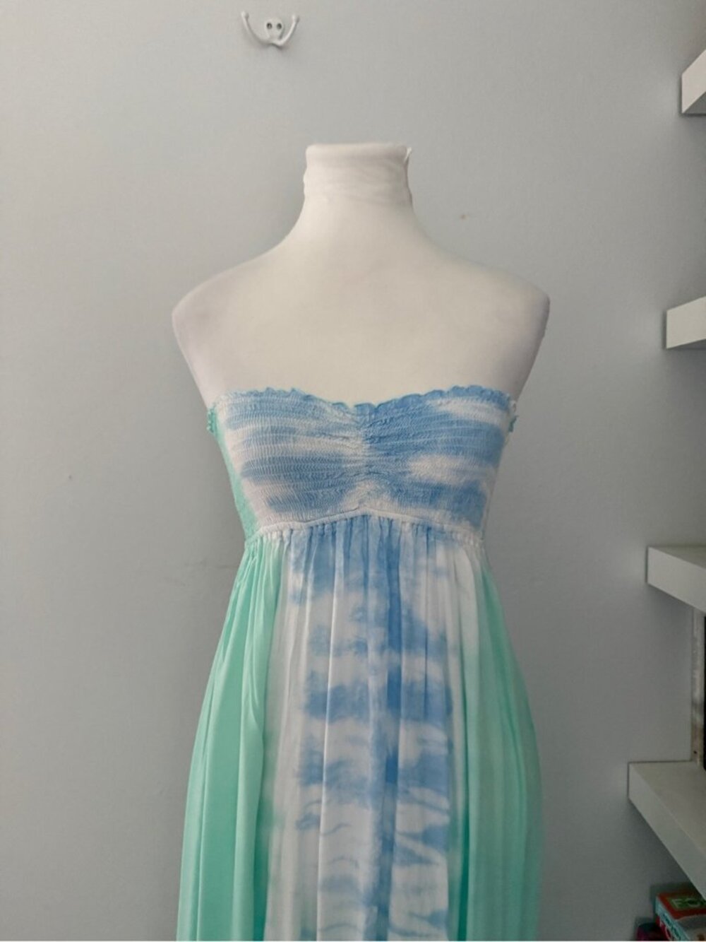 Tiare Hawaii Jasmine maxi dress in blue and green ombré one size - Picture 3 of 10